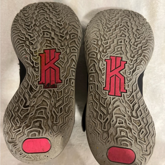Kyrie Basketball Sneakers- kids 13c - Picture 6 of 9